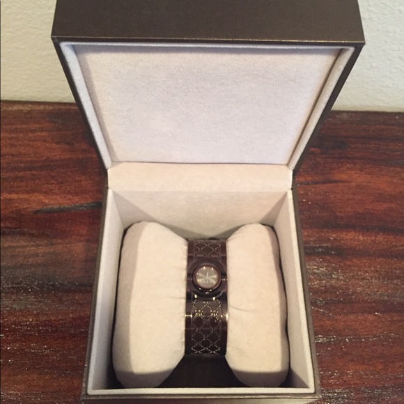 Gucci Twirl Stainless Steel Quartz Watch - Picture 2 of 3